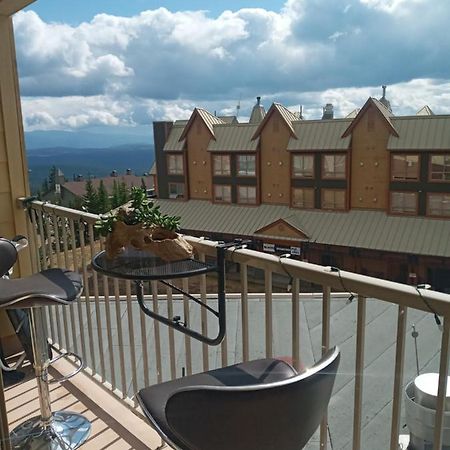 Village Center 2 Bedroom Condo Big White Ski Resort Bagian luar foto