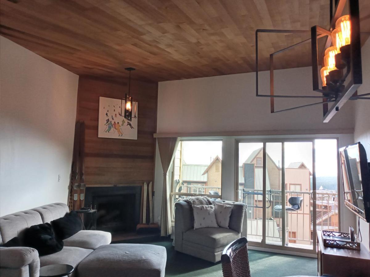 Village Center 2 Bedroom Condo Big White Ski Resort Bagian luar foto