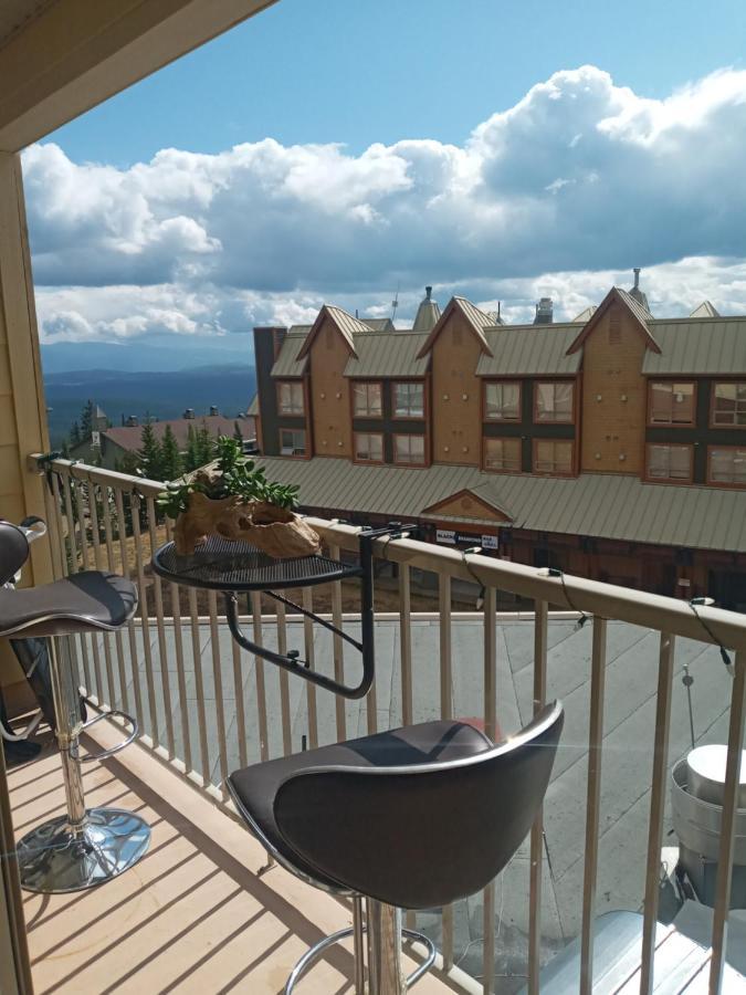 Village Center 2 Bedroom Condo Big White Ski Resort Bagian luar foto