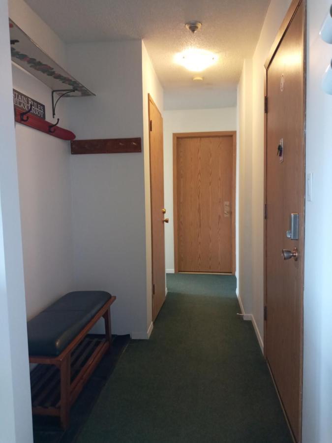 Village Center 2 Bedroom Condo Big White Ski Resort Bagian luar foto