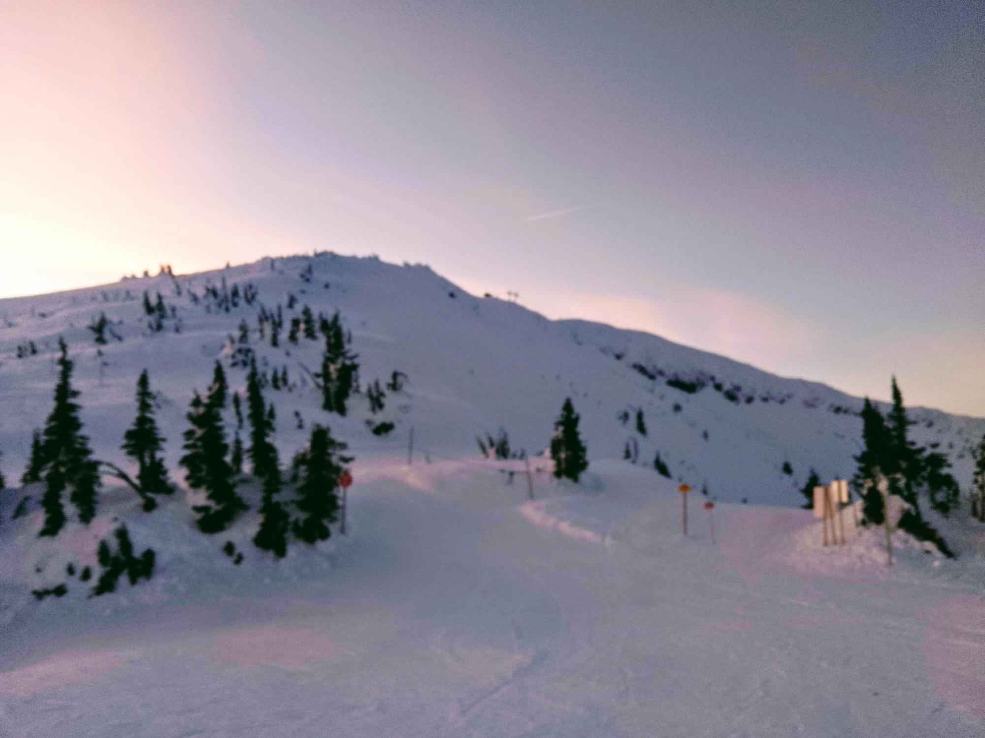 Village Center 2 Bedroom Condo Big White Ski Resort Bagian luar foto