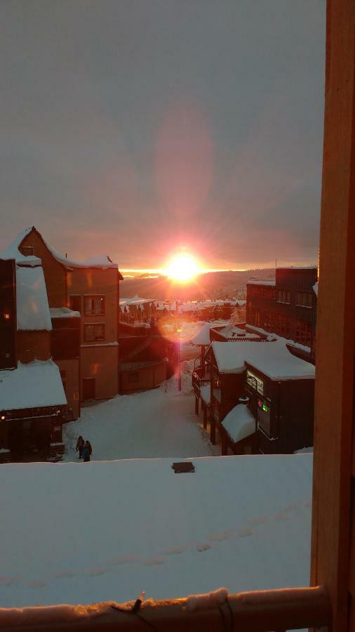 Village Center 2 Bedroom Condo Big White Ski Resort Bagian luar foto